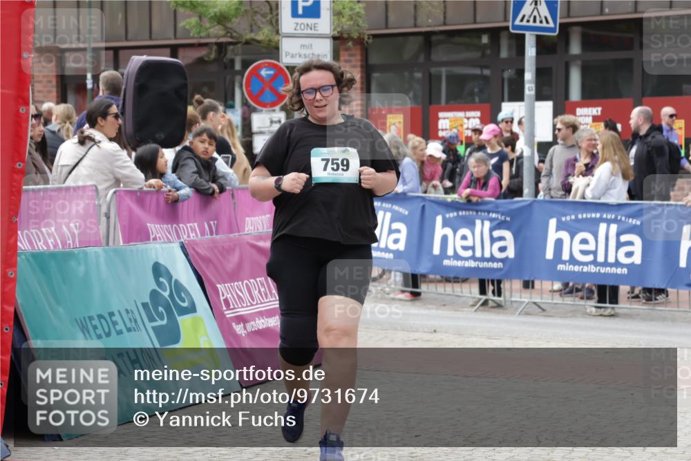 10.05.2026 - 8. Wedeler Halbmarathon Yannick Fuchs http://msf.ph/oto/9731674 10.05.2026 11:45:57 Ziel 443, 725, 759, 2120 meine-sportfotos.de