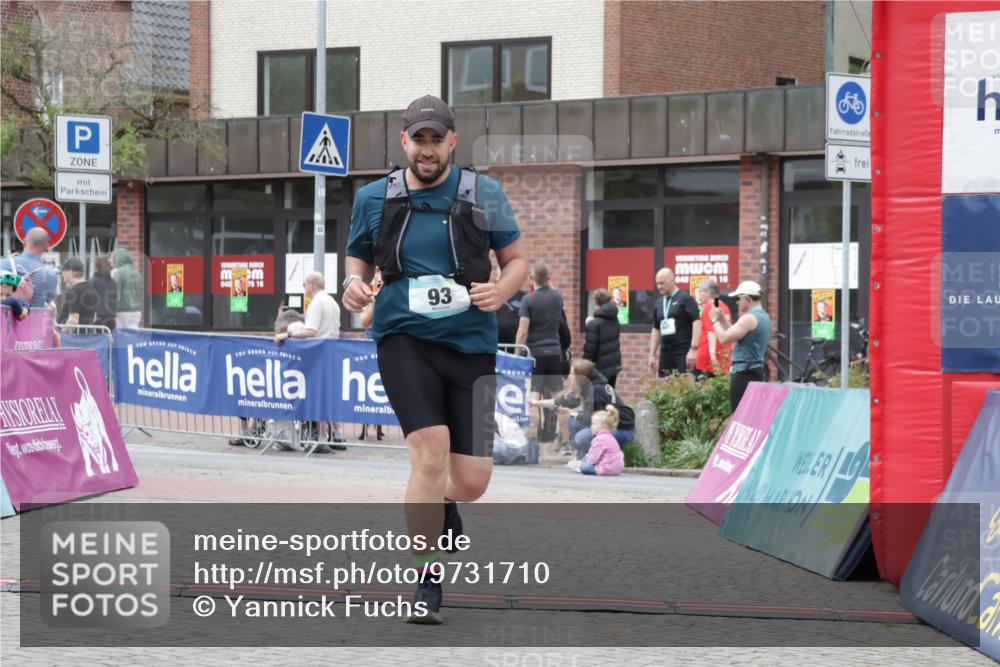 10.05.2026 - 8. Wedeler Halbmarathon Yannick Fuchs http://msf.ph/oto/9731710 10.05.2026 12:21:18 Ziel 93, 2188 meine-sportfotos.de