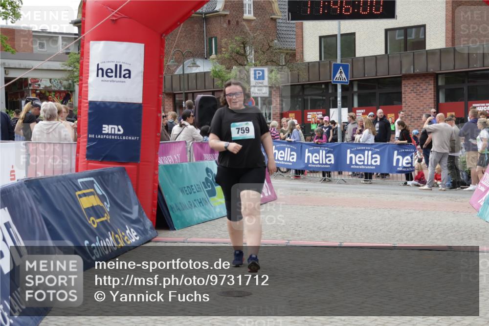 10.05.2026 - 8. Wedeler Halbmarathon Yannick Fuchs http://msf.ph/oto/9731712 10.05.2026 11:45:59 Ziel 725, 759 meine-sportfotos.de
