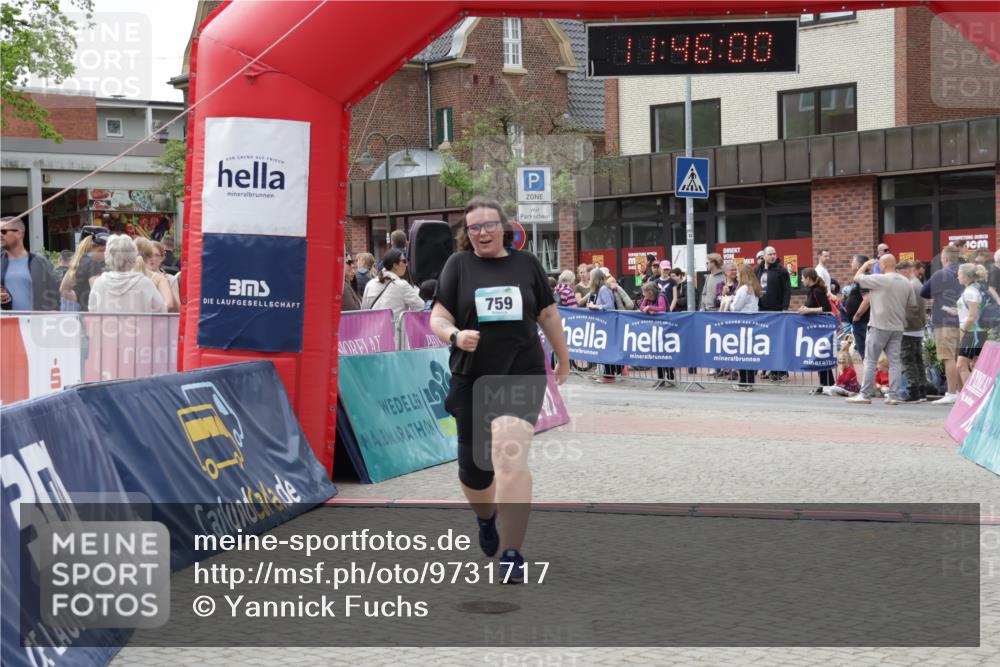 10.05.2026 - 8. Wedeler Halbmarathon Yannick Fuchs http://msf.ph/oto/9731717 10.05.2026 11:45:59 Ziel 725, 759 meine-sportfotos.de