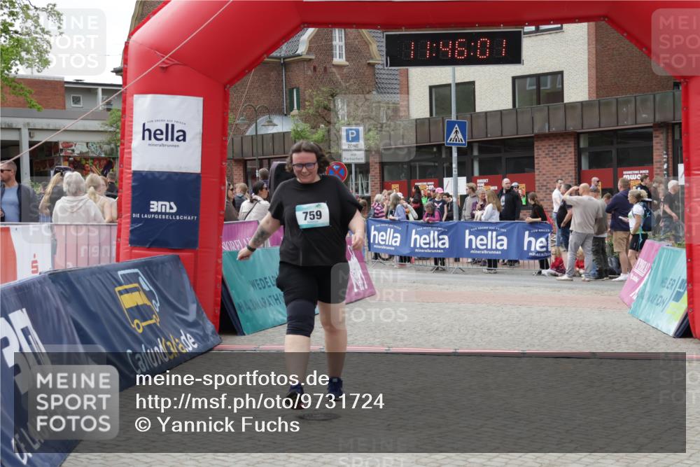 10.05.2026 - 8. Wedeler Halbmarathon Yannick Fuchs http://msf.ph/oto/9731724 10.05.2026 11:45:59 Ziel 725, 759 meine-sportfotos.de