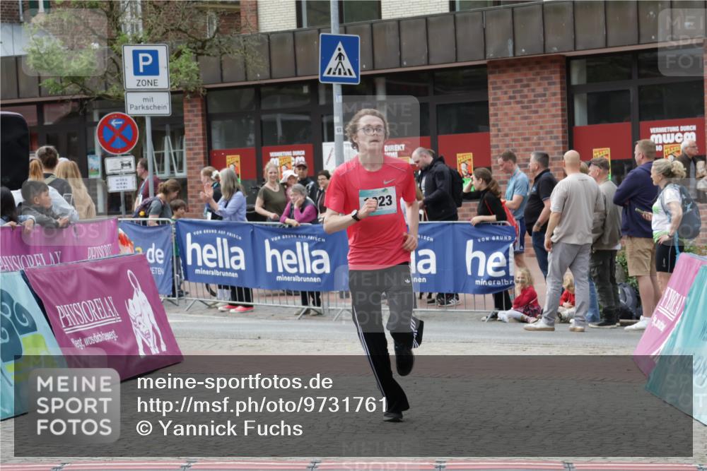 10.05.2026 - 8. Wedeler Halbmarathon Yannick Fuchs http://msf.ph/oto/9731761 10.05.2026 11:46:07 Ziel 1023 meine-sportfotos.de