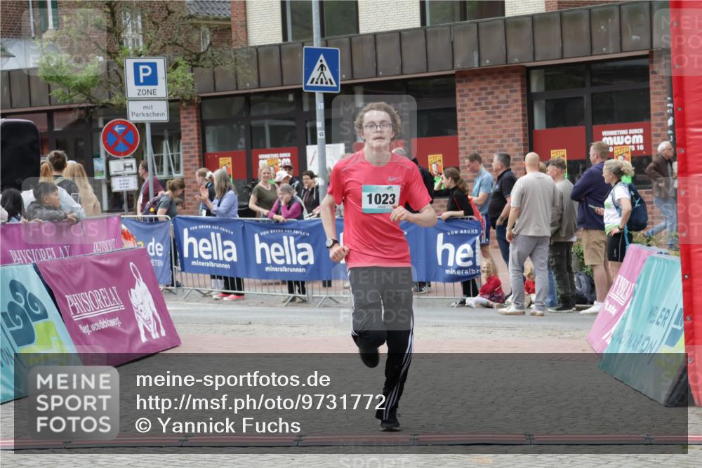 10.05.2026 - 8. Wedeler Halbmarathon Yannick Fuchs http://msf.ph/oto/9731772 10.05.2026 11:46:07 Ziel 1023 meine-sportfotos.de