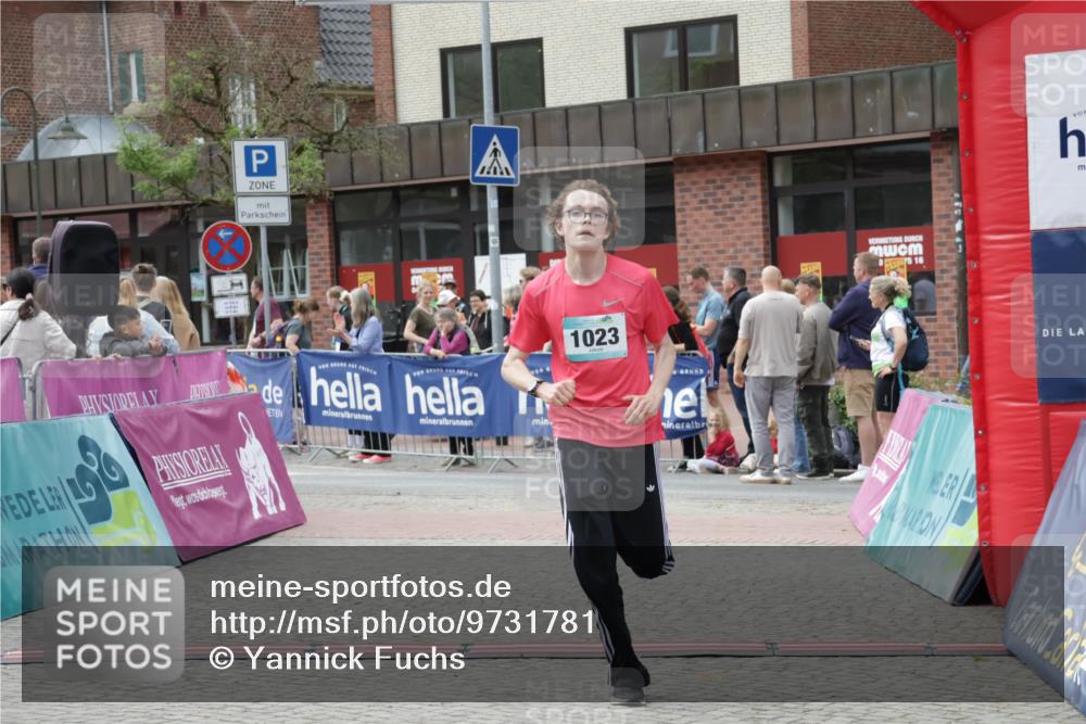 10.05.2026 - 8. Wedeler Halbmarathon Yannick Fuchs http://msf.ph/oto/9731781 10.05.2026 11:46:07 Ziel 1023 meine-sportfotos.de