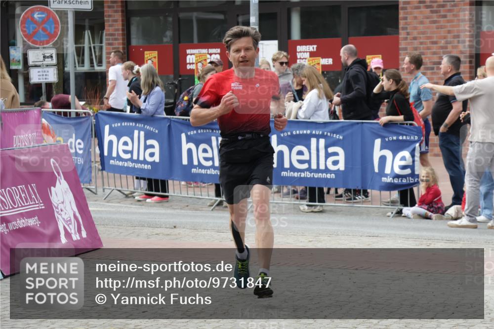 10.05.2026 - 8. Wedeler Halbmarathon Yannick Fuchs http://msf.ph/oto/9731847 10.05.2026 11:46:11 Ziel 172, 580, 1023 meine-sportfotos.de