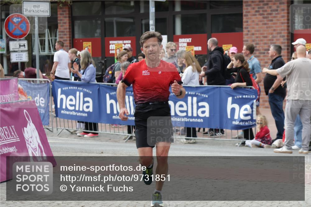 10.05.2026 - 8. Wedeler Halbmarathon Yannick Fuchs http://msf.ph/oto/9731851 10.05.2026 11:46:11 Ziel 172, 580, 1023 meine-sportfotos.de