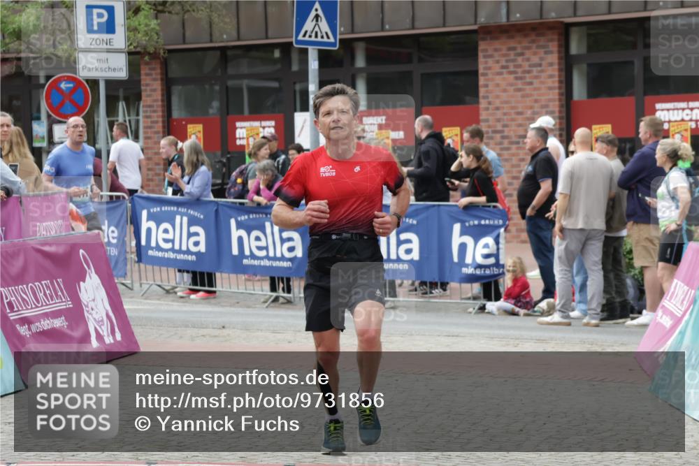10.05.2026 - 8. Wedeler Halbmarathon Yannick Fuchs http://msf.ph/oto/9731856 10.05.2026 11:46:11 Ziel 172, 580, 1023 meine-sportfotos.de