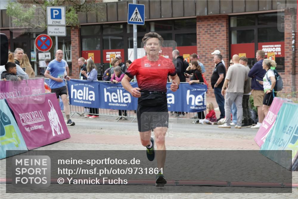10.05.2026 - 8. Wedeler Halbmarathon Yannick Fuchs http://msf.ph/oto/9731861 10.05.2026 11:46:11 Ziel 172, 580, 1023 meine-sportfotos.de