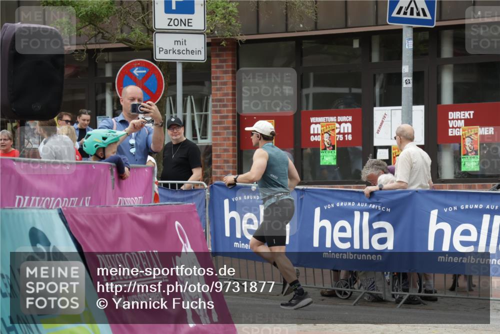 10.05.2026 - 8. Wedeler Halbmarathon Yannick Fuchs http://msf.ph/oto/9731877 10.05.2026 12:21:32 Ziel 617 meine-sportfotos.de