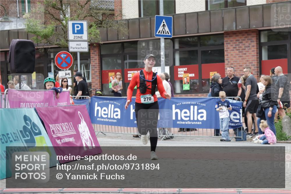 10.05.2026 - 8. Wedeler Halbmarathon Yannick Fuchs http://msf.ph/oto/9731894 10.05.2026 12:22:11 Ziel 270 meine-sportfotos.de