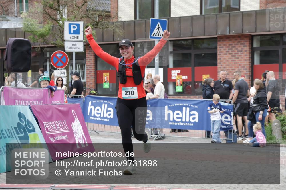 10.05.2026 - 8. Wedeler Halbmarathon Yannick Fuchs http://msf.ph/oto/9731898 10.05.2026 12:22:12 Ziel 270 meine-sportfotos.de