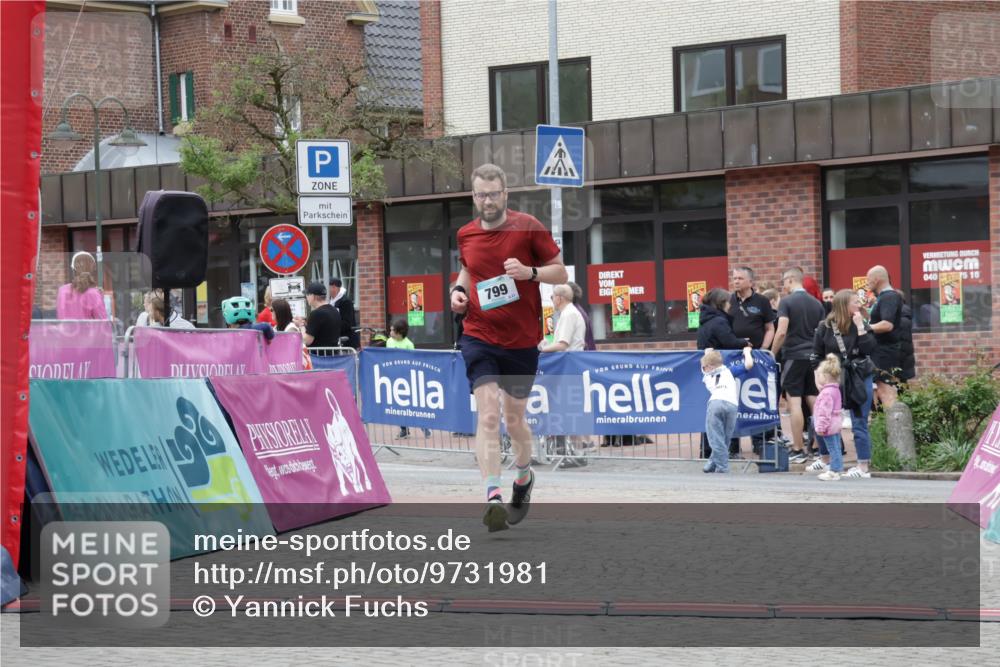 10.05.2026 - 8. Wedeler Halbmarathon Yannick Fuchs http://msf.ph/oto/9731981 10.05.2026 12:22:33 Ziel 799 meine-sportfotos.de