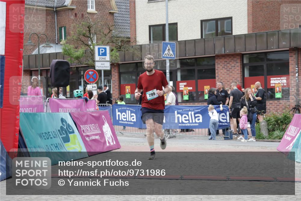 10.05.2026 - 8. Wedeler Halbmarathon Yannick Fuchs http://msf.ph/oto/9731986 10.05.2026 12:22:33 Ziel 799 meine-sportfotos.de