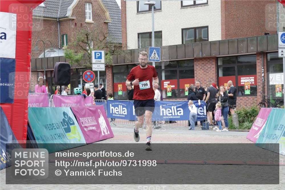 10.05.2026 - 8. Wedeler Halbmarathon Yannick Fuchs http://msf.ph/oto/9731998 10.05.2026 12:22:33 Ziel 799 meine-sportfotos.de