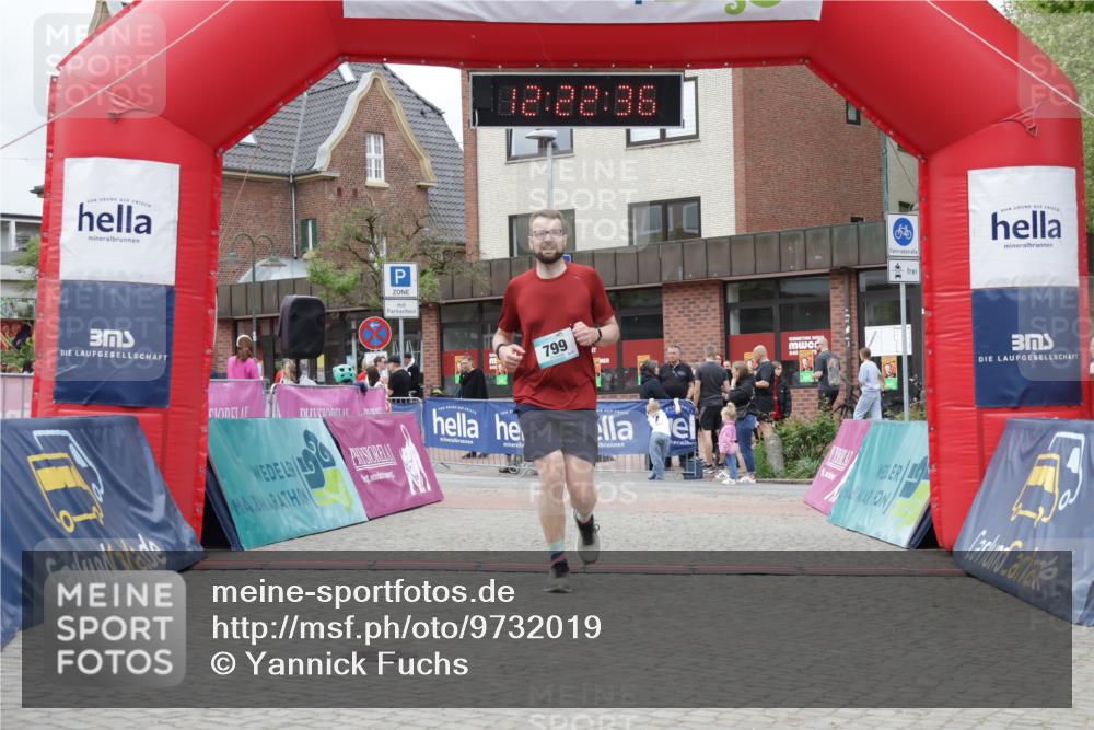 10.05.2026 - 8. Wedeler Halbmarathon Yannick Fuchs http://msf.ph/oto/9732019 10.05.2026 12:22:34 Ziel 799 meine-sportfotos.de