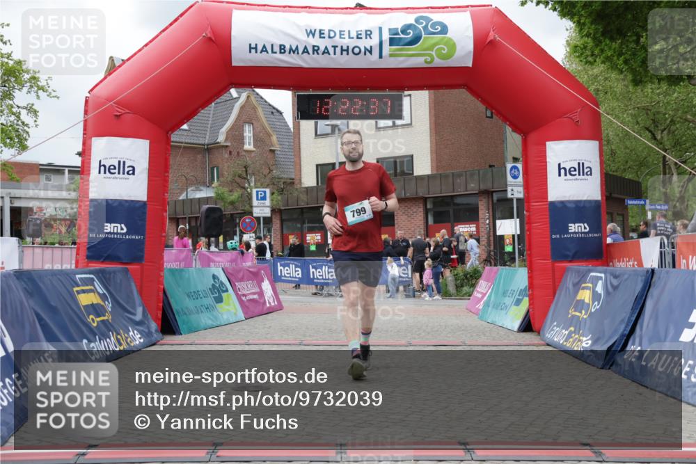 10.05.2026 - 8. Wedeler Halbmarathon Yannick Fuchs http://msf.ph/oto/9732039 10.05.2026 12:22:35 Ziel 799 meine-sportfotos.de