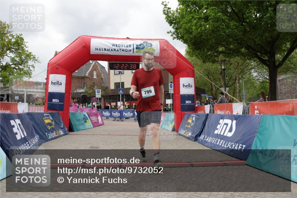 10.05.2026 - 8. Wedeler Halbmarathon Yannick Fuchs http://msf.ph/oto/9732052 10.05.2026 12:22:36 Ziel 799 meine-sportfotos.de