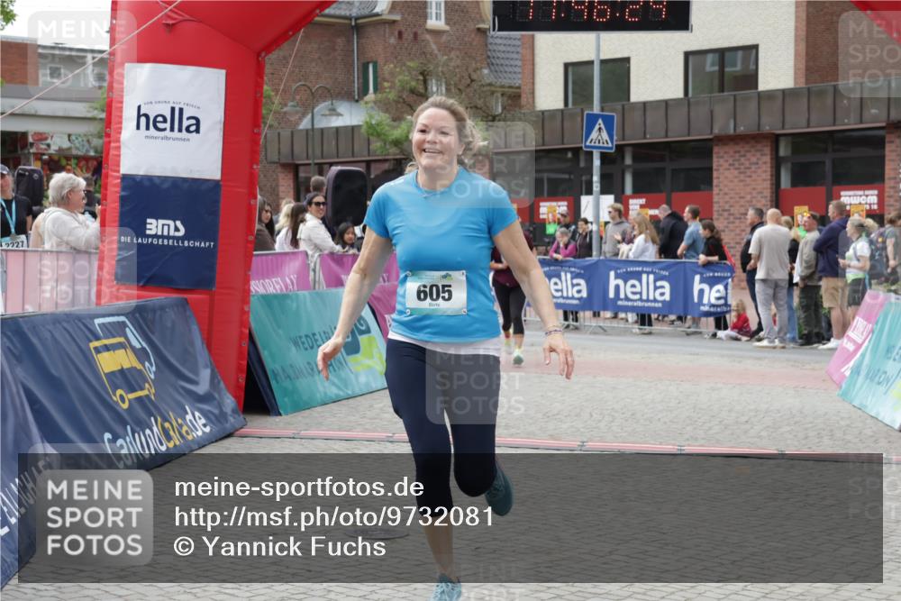 10.05.2026 - 8. Wedeler Halbmarathon Yannick Fuchs http://msf.ph/oto/9732081 10.05.2026 11:46:22 Ziel 158, 605, 2032, 2033 meine-sportfotos.de
