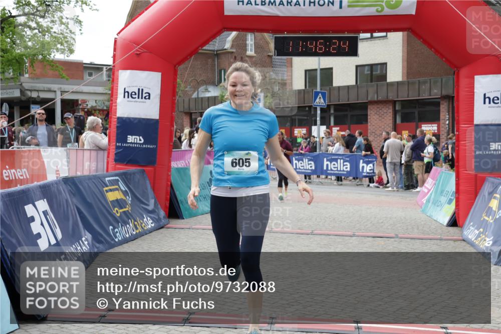 10.05.2026 - 8. Wedeler Halbmarathon Yannick Fuchs http://msf.ph/oto/9732088 10.05.2026 11:46:22 Ziel 158, 605, 2032, 2033 meine-sportfotos.de