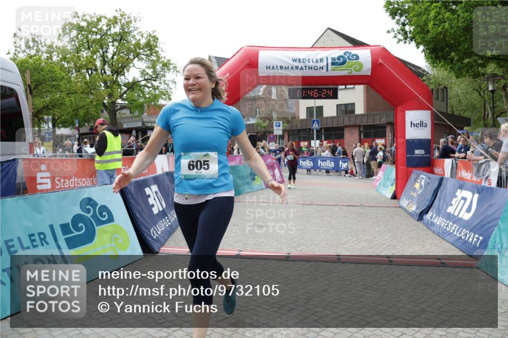10.05.2026 - 8. Wedeler Halbmarathon Yannick Fuchs http://msf.ph/oto/9732105 10.05.2026 11:46:23 Ziel 158, 605, 2032, 2033 meine-sportfotos.de