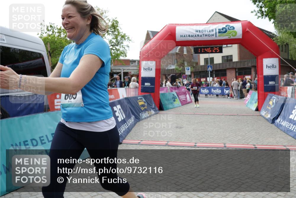 10.05.2026 - 8. Wedeler Halbmarathon Yannick Fuchs http://msf.ph/oto/9732116 10.05.2026 11:46:23 Ziel 158, 605, 2032, 2033 meine-sportfotos.de