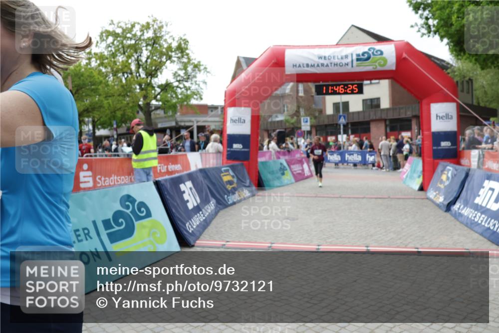 10.05.2026 - 8. Wedeler Halbmarathon Yannick Fuchs http://msf.ph/oto/9732121 10.05.2026 11:46:23 Ziel 158, 605, 2032, 2033 meine-sportfotos.de
