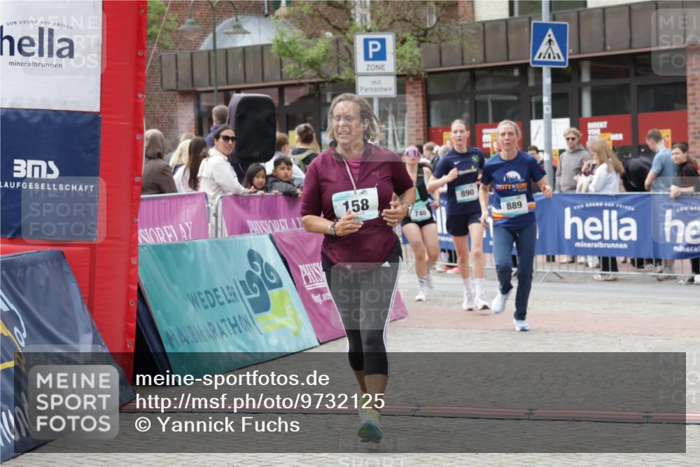10.05.2026 - 8. Wedeler Halbmarathon Yannick Fuchs http://msf.ph/oto/9732125 10.05.2026 11:46:25 Ziel 158, 605, 740 meine-sportfotos.de