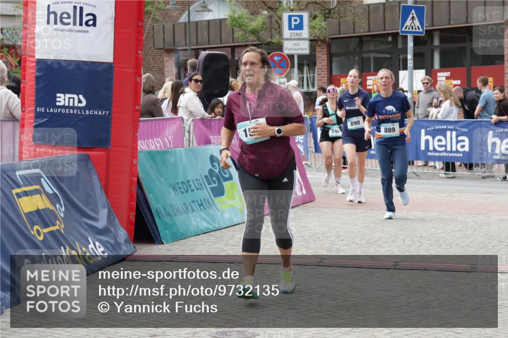 10.05.2026 - 8. Wedeler Halbmarathon Yannick Fuchs http://msf.ph/oto/9732135 10.05.2026 11:46:25 Ziel 158, 605, 740 meine-sportfotos.de