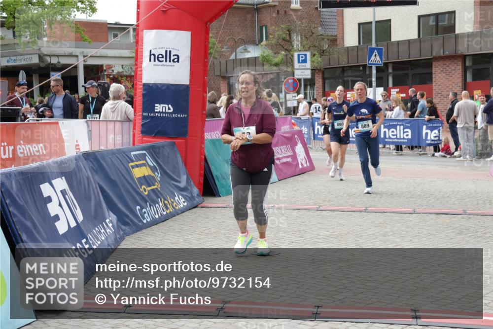 10.05.2026 - 8. Wedeler Halbmarathon Yannick Fuchs http://msf.ph/oto/9732154 10.05.2026 11:46:26 Ziel 158, 605, 740 meine-sportfotos.de