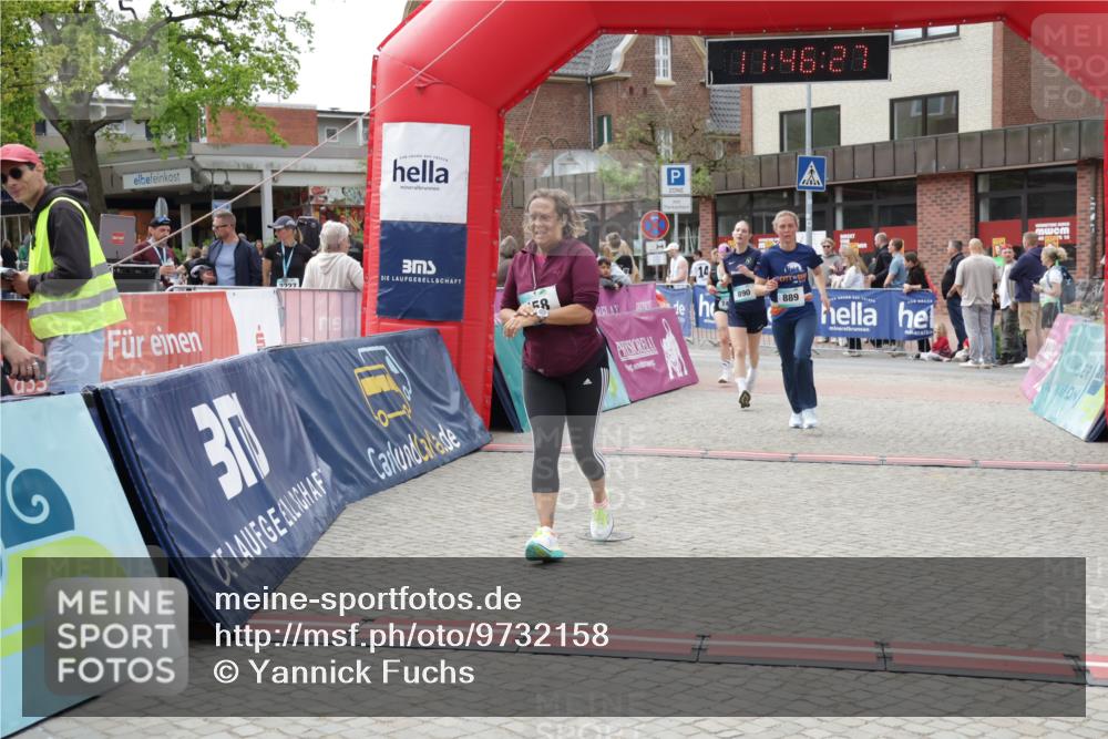 10.05.2026 - 8. Wedeler Halbmarathon Yannick Fuchs http://msf.ph/oto/9732158 10.05.2026 11:46:26 Ziel 158, 605, 740 meine-sportfotos.de