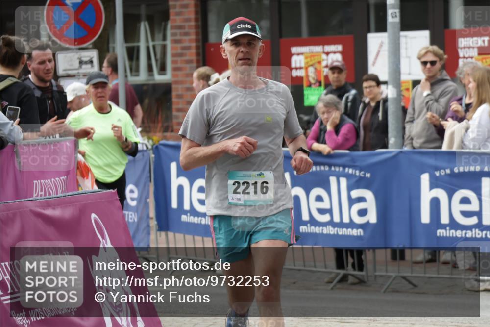 10.05.2026 - 8. Wedeler Halbmarathon Yannick Fuchs http://msf.ph/oto/9732253 10.05.2026 11:46:36 Ziel 719, 2216 meine-sportfotos.de