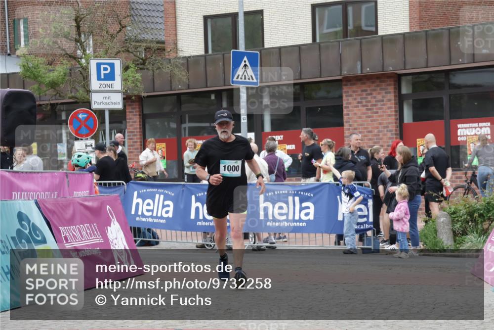 10.05.2026 - 8. Wedeler Halbmarathon Yannick Fuchs http://msf.ph/oto/9732258 10.05.2026 12:23:28 Ziel 1000 meine-sportfotos.de