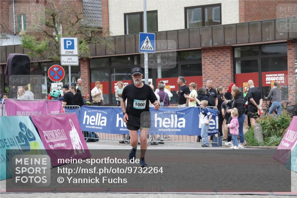 10.05.2026 - 8. Wedeler Halbmarathon Yannick Fuchs http://msf.ph/oto/9732264 10.05.2026 12:23:28 Ziel 1000 meine-sportfotos.de