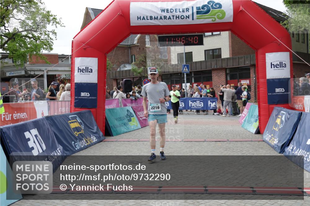 10.05.2026 - 8. Wedeler Halbmarathon Yannick Fuchs http://msf.ph/oto/9732290 10.05.2026 11:46:38 Ziel 719, 721, 954, 2216 meine-sportfotos.de
