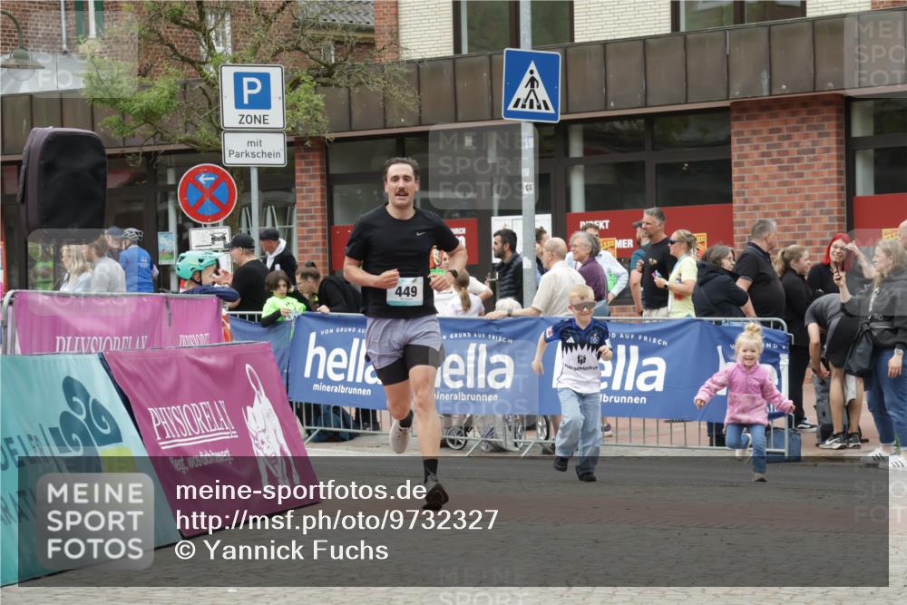 10.05.2026 - 8. Wedeler Halbmarathon Yannick Fuchs http://msf.ph/oto/9732327 10.05.2026 12:23:41 Ziel 449 meine-sportfotos.de