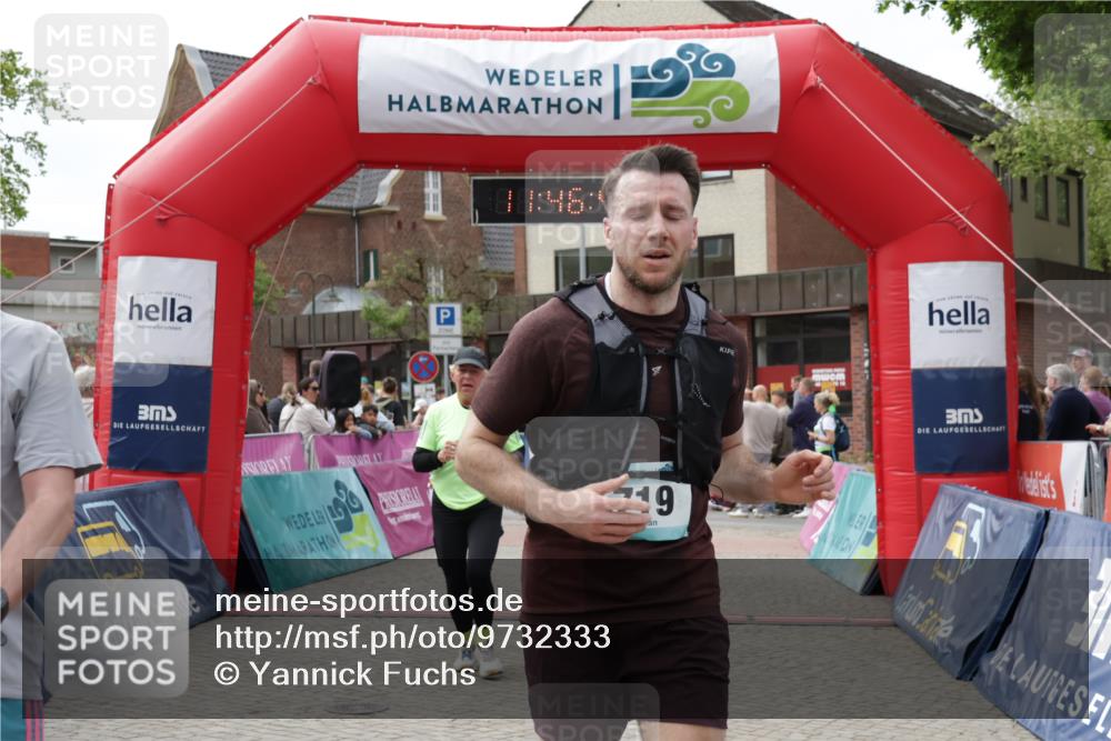 10.05.2026 - 8. Wedeler Halbmarathon Yannick Fuchs http://msf.ph/oto/9732333 10.05.2026 11:46:42 Ziel 719, 721, 831, 945, 954, 2216 meine-sportfotos.de