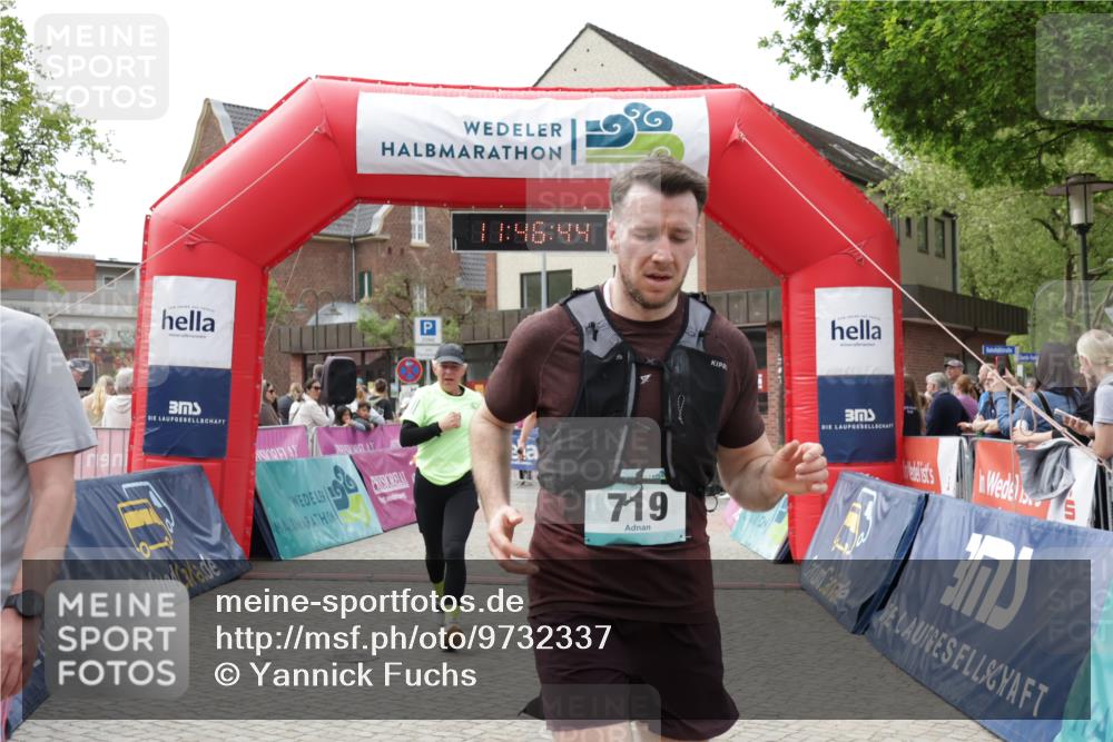10.05.2026 - 8. Wedeler Halbmarathon Yannick Fuchs http://msf.ph/oto/9732337 10.05.2026 11:46:42 Ziel 719, 721, 831, 945, 954, 2216 meine-sportfotos.de
