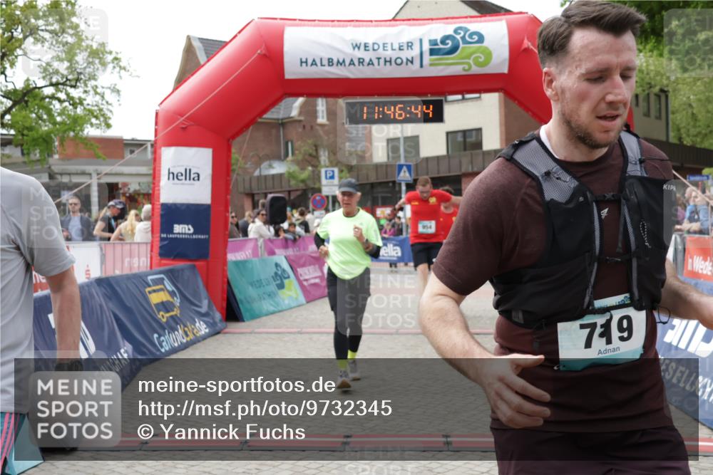 10.05.2026 - 8. Wedeler Halbmarathon Yannick Fuchs http://msf.ph/oto/9732345 10.05.2026 11:46:42 Ziel 719, 721, 831, 945, 954, 2216 meine-sportfotos.de