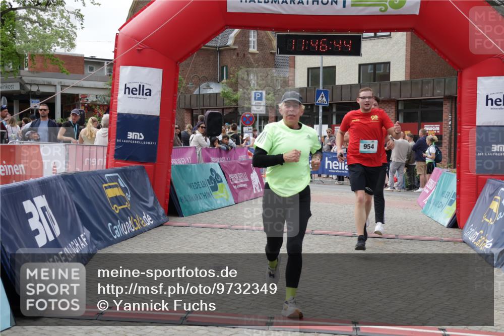 10.05.2026 - 8. Wedeler Halbmarathon Yannick Fuchs http://msf.ph/oto/9732349 10.05.2026 11:46:43 Ziel 719, 721, 831, 945, 954, 2216 meine-sportfotos.de