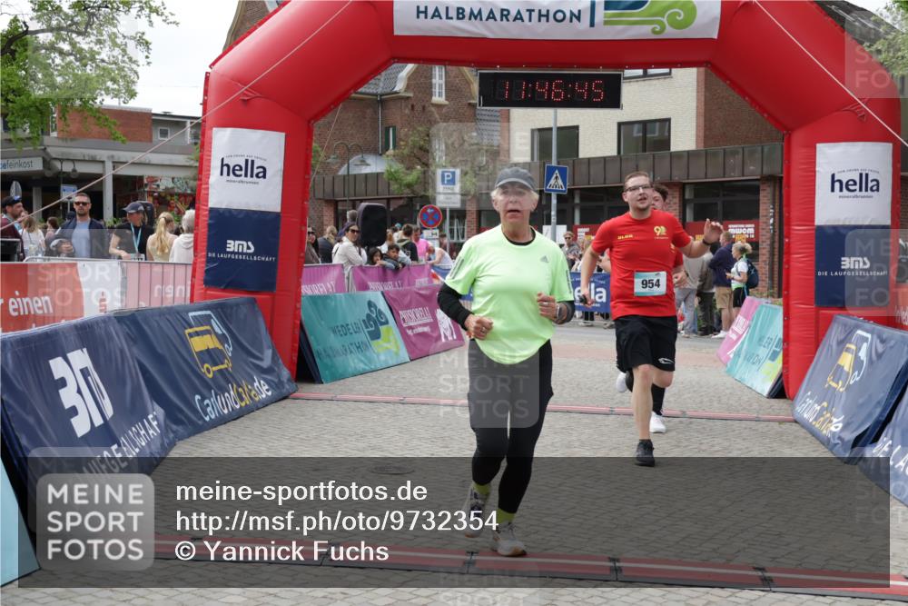 10.05.2026 - 8. Wedeler Halbmarathon Yannick Fuchs http://msf.ph/oto/9732354 10.05.2026 11:46:43 Ziel 719, 721, 831, 945, 954, 2216 meine-sportfotos.de