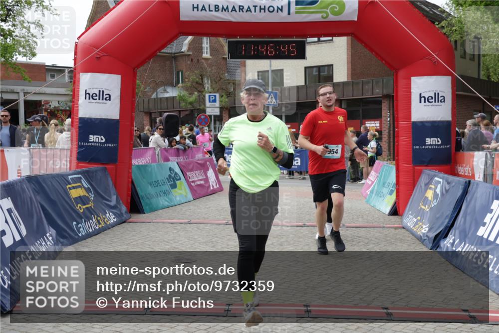10.05.2026 - 8. Wedeler Halbmarathon Yannick Fuchs http://msf.ph/oto/9732359 10.05.2026 11:46:43 Ziel 719, 721, 831, 945, 954, 2216 meine-sportfotos.de