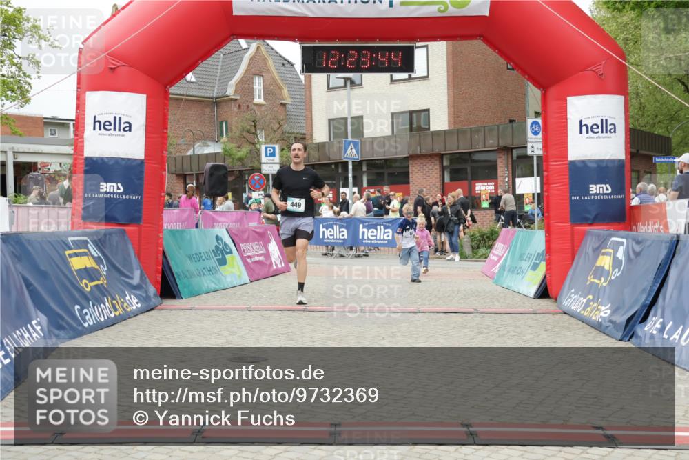 10.05.2026 - 8. Wedeler Halbmarathon Yannick Fuchs http://msf.ph/oto/9732369 10.05.2026 12:23:42 Ziel 181, 449 meine-sportfotos.de