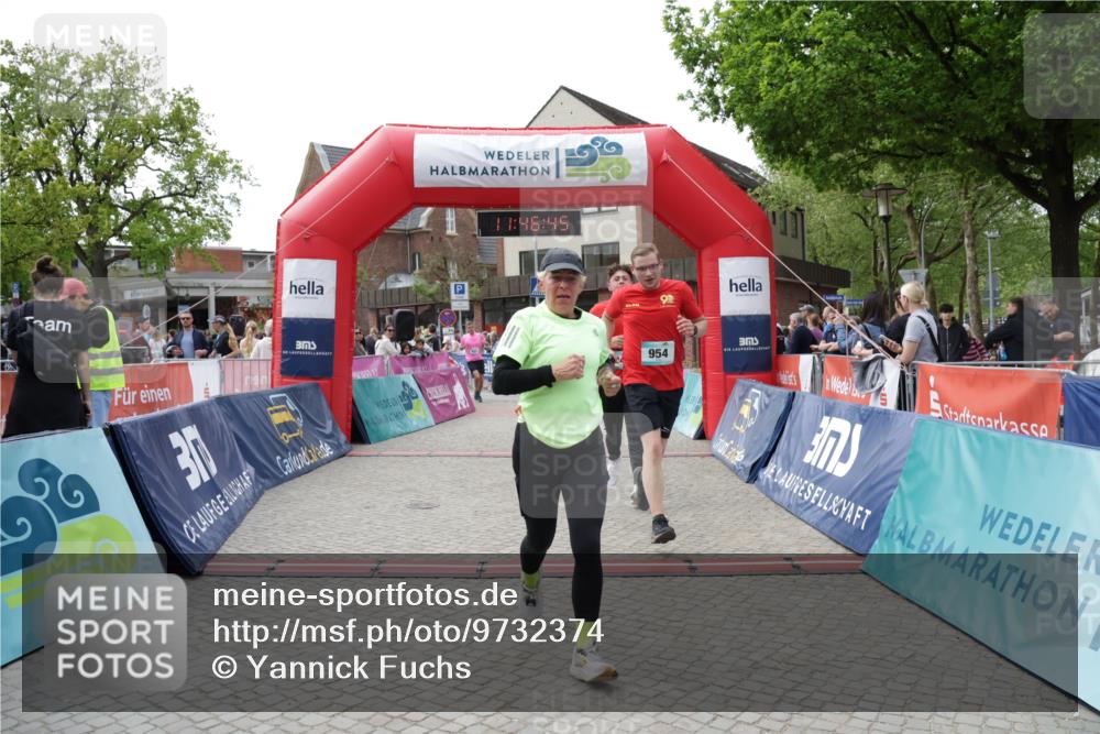 10.05.2026 - 8. Wedeler Halbmarathon Yannick Fuchs http://msf.ph/oto/9732374 10.05.2026 11:46:43 Ziel 719, 721, 831, 945, 954, 2216 meine-sportfotos.de