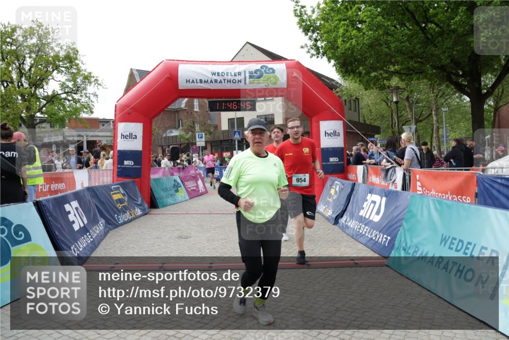 10.05.2026 - 8. Wedeler Halbmarathon Yannick Fuchs http://msf.ph/oto/9732379 10.05.2026 11:46:44 Ziel 719, 721, 831, 945, 954 meine-sportfotos.de