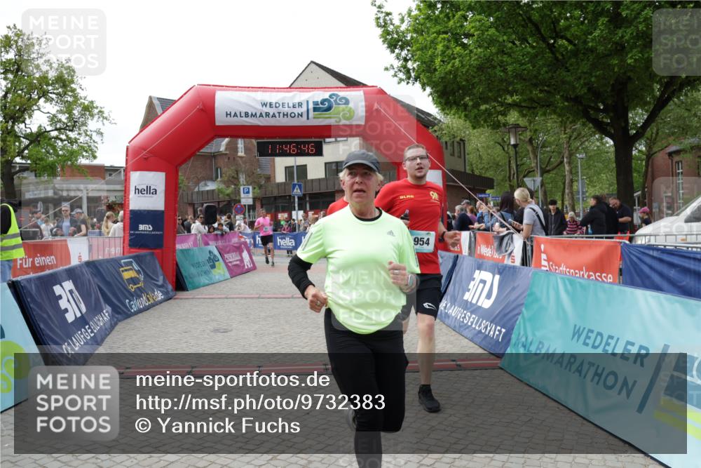 10.05.2026 - 8. Wedeler Halbmarathon Yannick Fuchs http://msf.ph/oto/9732383 10.05.2026 11:46:44 Ziel 719, 721, 831, 945, 954 meine-sportfotos.de