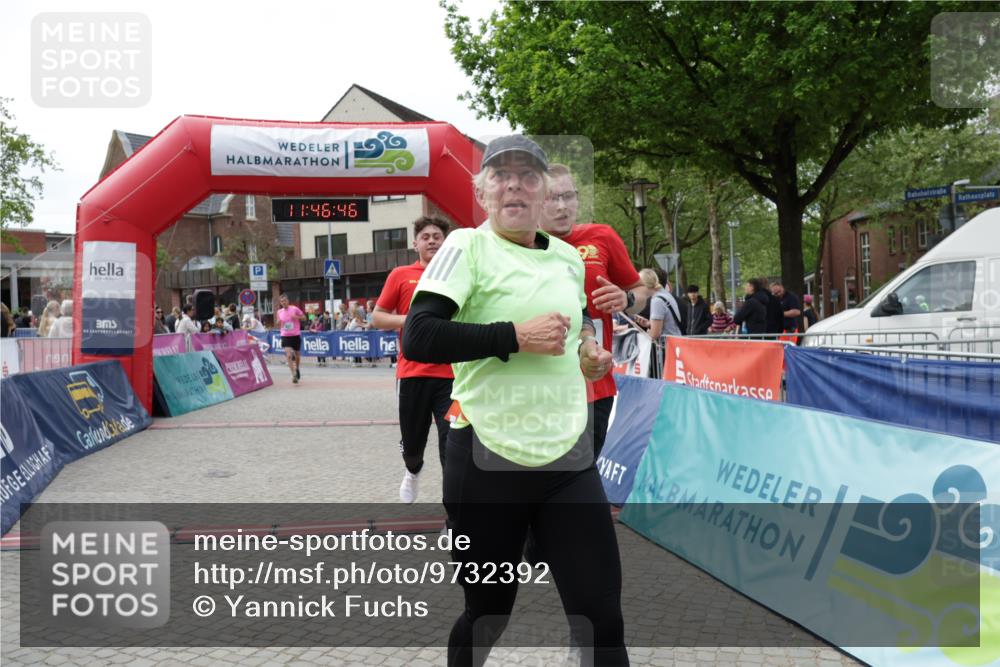 10.05.2026 - 8. Wedeler Halbmarathon Yannick Fuchs http://msf.ph/oto/9732392 10.05.2026 11:46:44 Ziel 719, 721, 831, 945, 954 meine-sportfotos.de