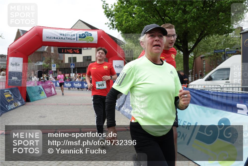 10.05.2026 - 8. Wedeler Halbmarathon Yannick Fuchs http://msf.ph/oto/9732396 10.05.2026 11:46:45 Ziel 719, 721, 831, 945, 954 meine-sportfotos.de