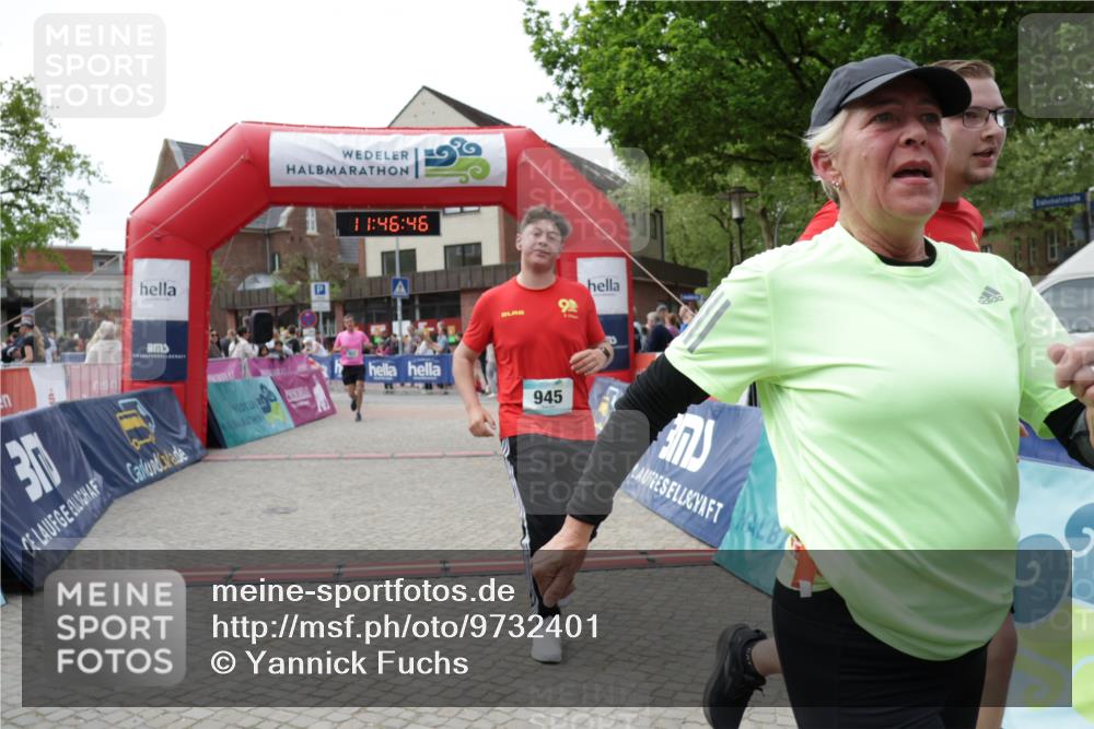 10.05.2026 - 8. Wedeler Halbmarathon Yannick Fuchs http://msf.ph/oto/9732401 10.05.2026 11:46:45 Ziel 719, 721, 831, 945, 954 meine-sportfotos.de