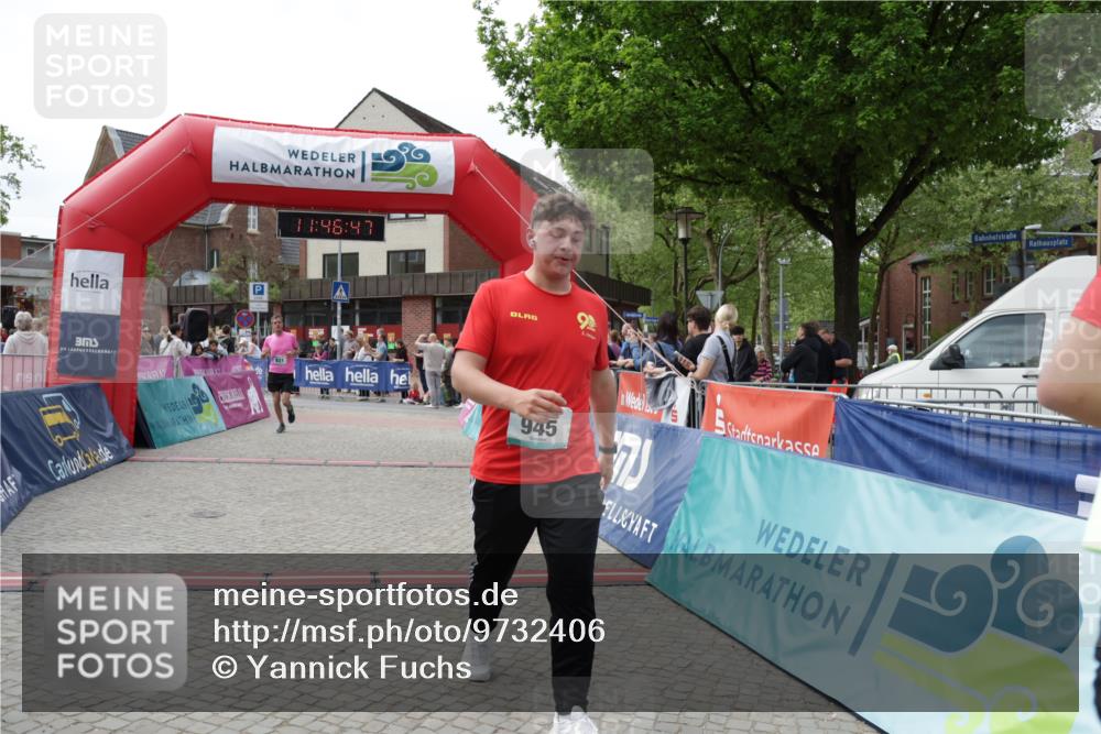 10.05.2026 - 8. Wedeler Halbmarathon Yannick Fuchs http://msf.ph/oto/9732406 10.05.2026 11:46:45 Ziel 719, 721, 831, 945, 954 meine-sportfotos.de