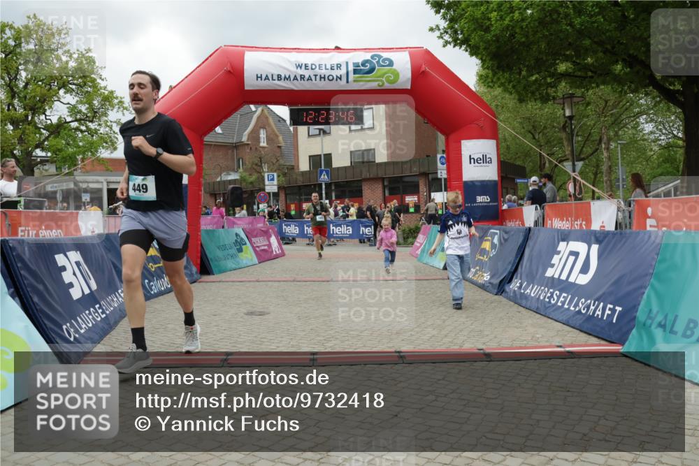 10.05.2026 - 8. Wedeler Halbmarathon Yannick Fuchs http://msf.ph/oto/9732418 10.05.2026 12:23:44 Ziel 181, 449 meine-sportfotos.de